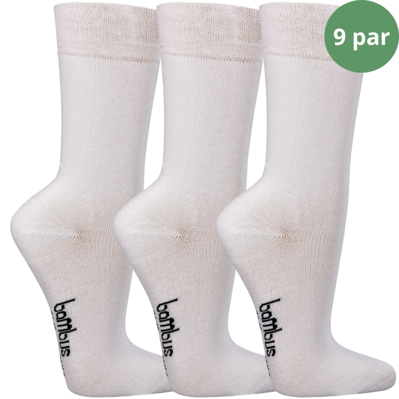 Et sæt af 9 par hvide bambus strømper