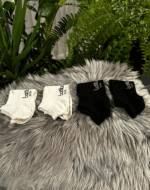 2 par hvide og 2 par sorte bambus ankelstrømper