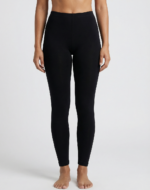 kvinde i bambus leggings i sort